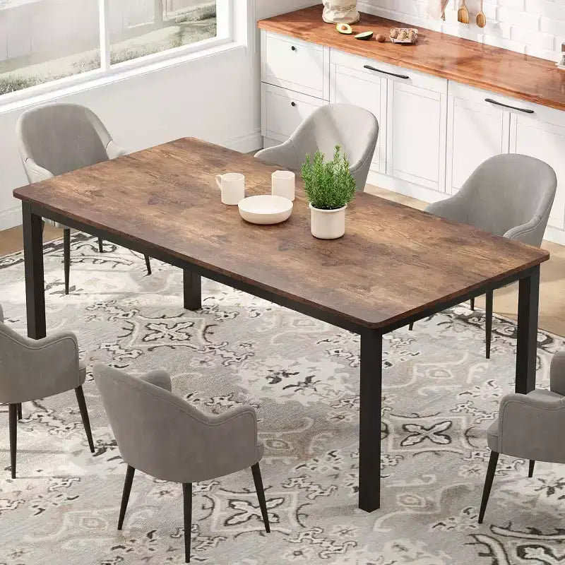 Table de salle à manger rectangulaire avec plateau en bois et pieds en métal, idéale comme table de cuisine