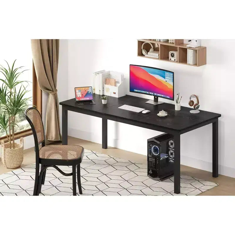 Table de salle à manger rectangulaire avec plateau en bois et pieds en métal, idéale comme table de cuisine