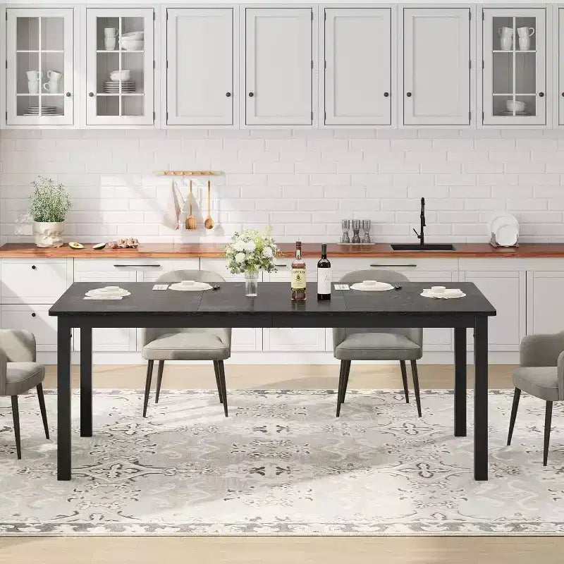 Table de salle à manger rectangulaire avec plateau en bois et pieds en métal, idéale comme table de cuisine