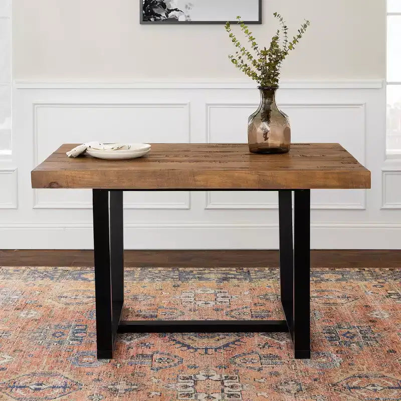 Table de salle à manger moderne en bois massif vieilli et métal, style industriel-fermier