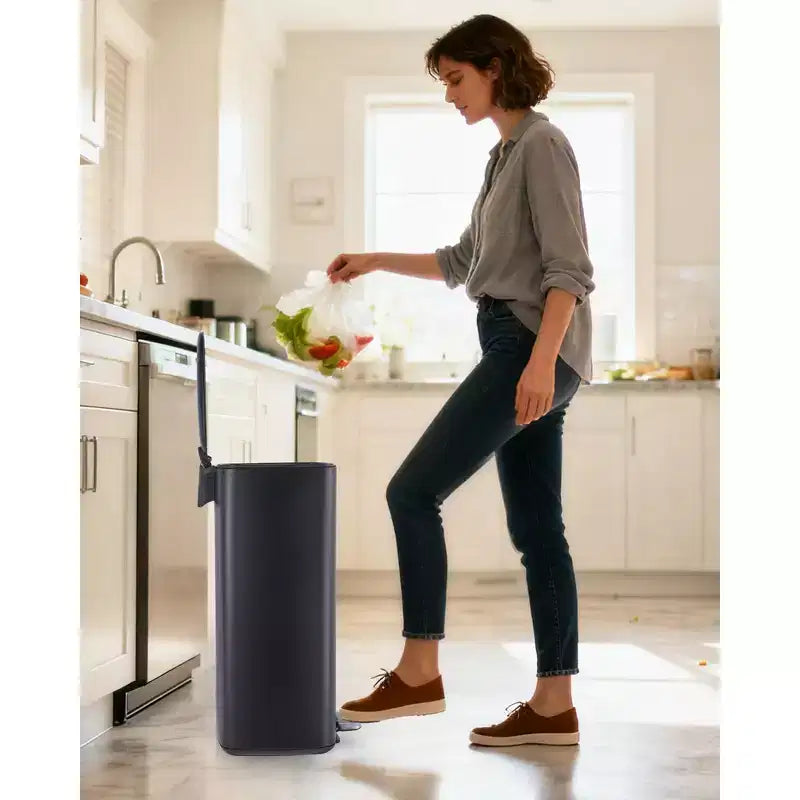 Poubelle à pédale 30 L en acier inoxydable avec couvercle à fermeture amortie